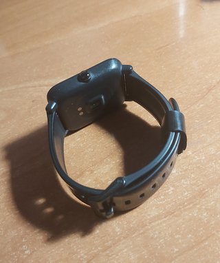 Reloj Inteligente Amazfit Bip con cargador.