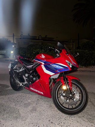 Honda CBR 500R Roja y Azul