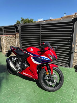 Honda CBR 500R Roja y Azul