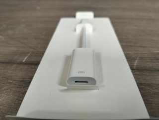 Adaptador de USB-C a conector Lightning
