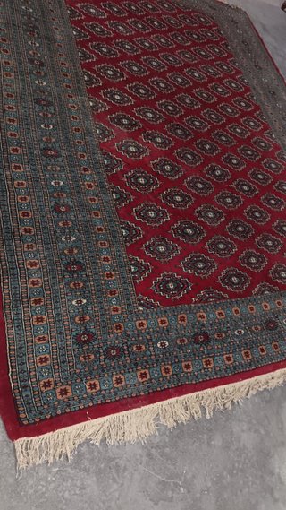Alfombra antigua retro vintage roja y gris
