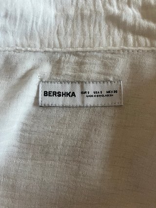 Camisa blanca texturizada Bershka de manga corta