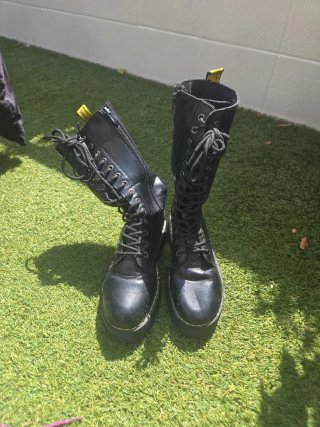 Botas altas negras con cordones