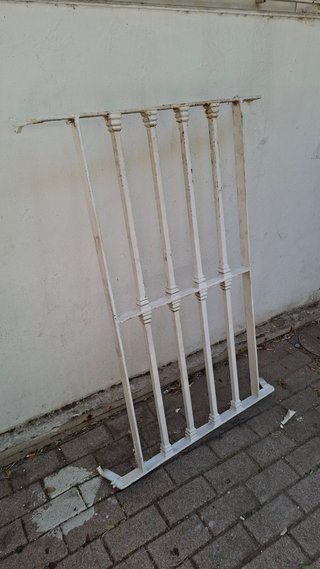 Reja maciza de hierro para ventana