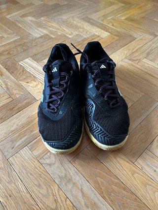 Zapatillas Adidas Negras y Beige