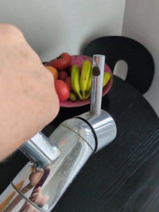 Grifo de cocina plateado