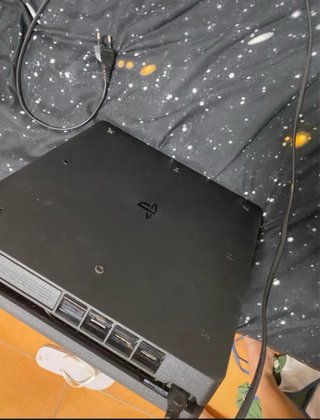 PS4 (PlayStation 4) Nera