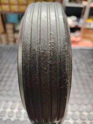 Rueda jokey grande con subida automatica