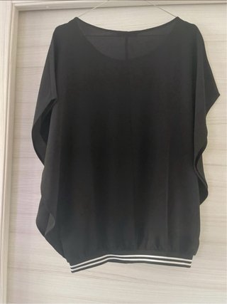 T-shirt nera con scritta LOVE LOVE LIKE