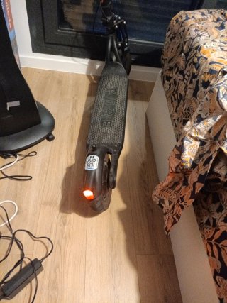 Patinete eléctrico PURE matriculado