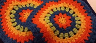 Orecchini di pregiato cotone a uncinetto