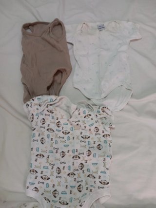 Pijamas y bodys 0-3 meses