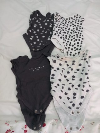 Pijamas y bodys 0-3 meses