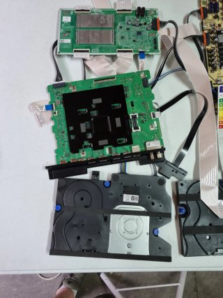 Samsung 75" - Placa Base, Fuente y Accesorios