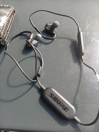 Auriculares Shure Bluetooth SE215