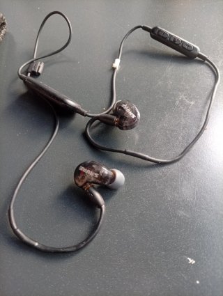 Auriculares Shure Bluetooth SE215