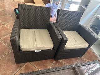 Conjunto Sofá Ratán y Mesa Cristal