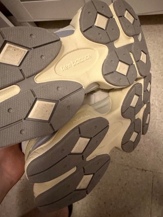 New Balance 9060 Hombre Talla 43 Gris/Blanco