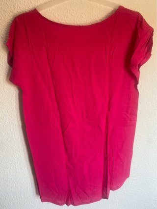 Camisa fucsia bajo asimétrico talla S