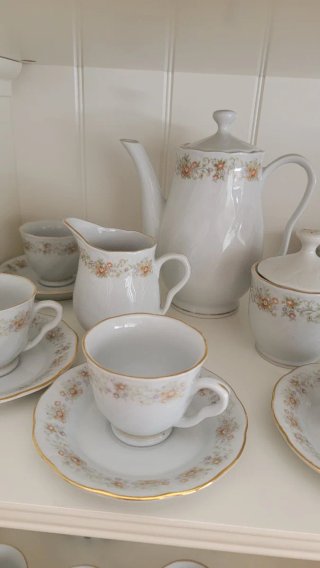 Juego de café porcelana floral dorado