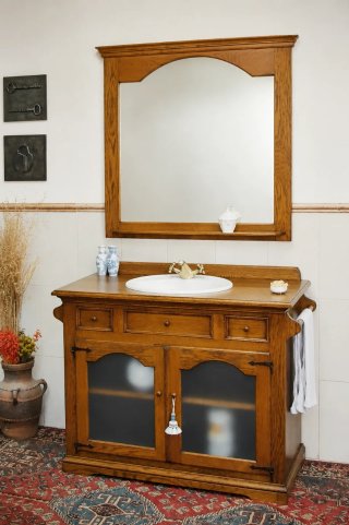 Mueble de baño de roble con espejo