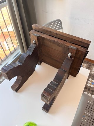 Taburete antiguo tallado a mano
