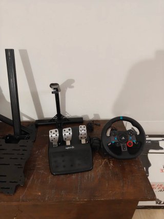 Volante Logitech G29 e Sedile Playseat