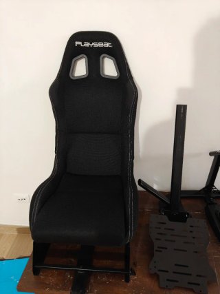 Volante Logitech G29 e Sedile Playseat