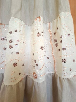 Gonna lunga beige con pizzo e paillettes