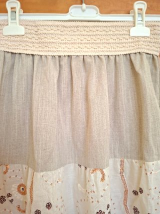 Gonna lunga beige con pizzo e paillettes