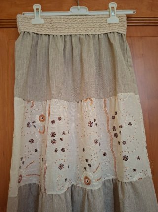 Gonna lunga beige con pizzo e paillettes