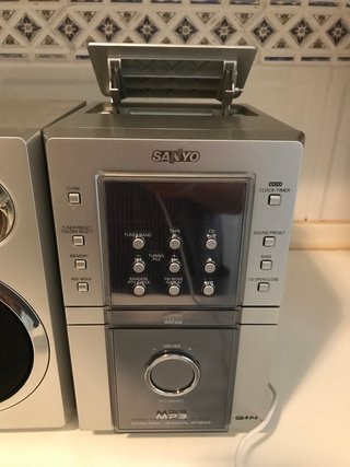 Mini cadena Sanyo RADIO, CASSET, CD/MP3