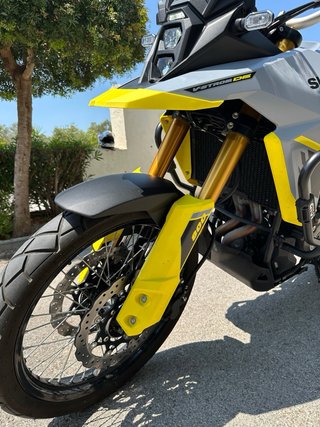 Suzuki V-Strom 800 DE 9000km con garantía