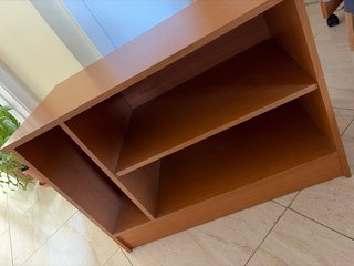 Mueble de madera marrón