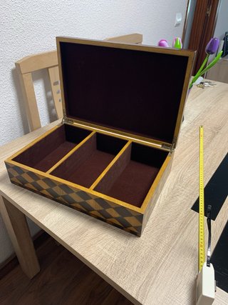 Caja de Madera Decorada Marrón y Amarilla