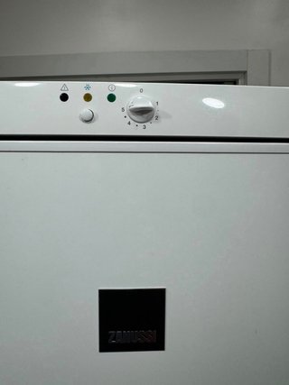 Congelatore verticale Zanussi bianco