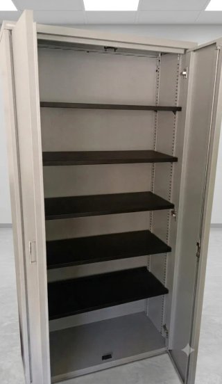Armario  altura 2 metros  x 1metro x 45cm e