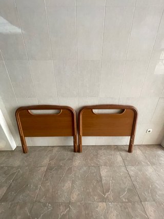 Cabeceros de madera marrones