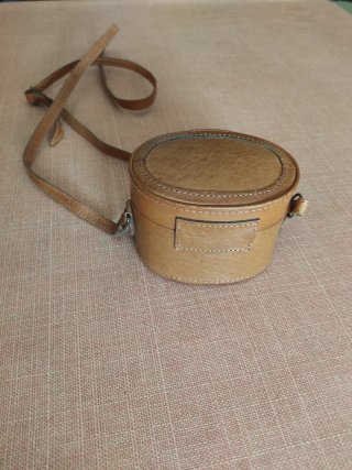 Bolsito de piel marrón