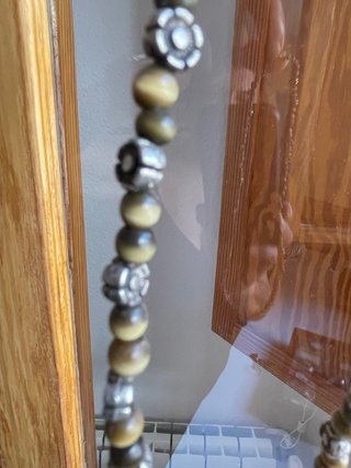 Collar mujer cuentas beige y metal plateado