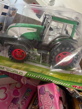 Lote de juguetes: cocina, tractor y más