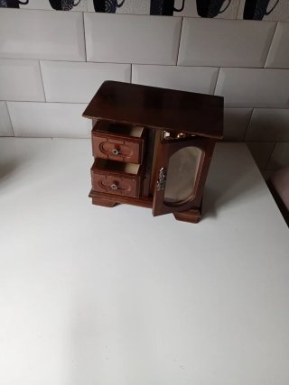 Joyero antiguo madera con cajones y puerta