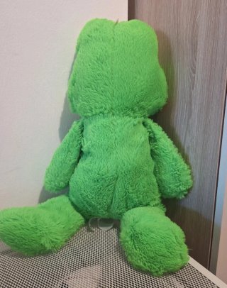 Peluche Rana Verde con Lazo Rojo