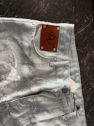 Pantalones vaqueros con estampado de ángeles