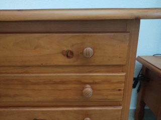 Cómoda de madera con 3 cajones
