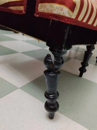Conjunto clásico: tresillo, silla y taburete