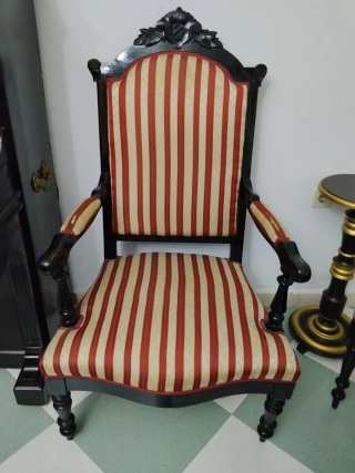 Conjunto clásico: tresillo, silla y taburete