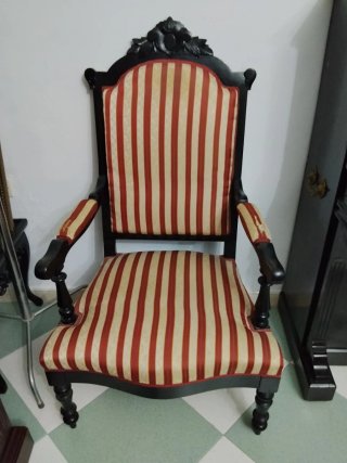 Conjunto clásico: tresillo, silla y taburete