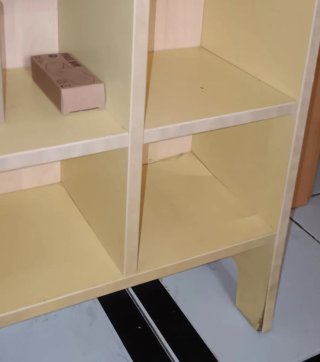 2 Estanterías de madera, ideales para cd's.