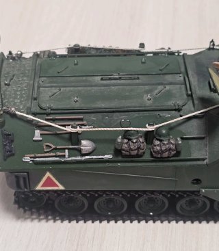 Maqueta vehículo anfibio militar LVTP7A1